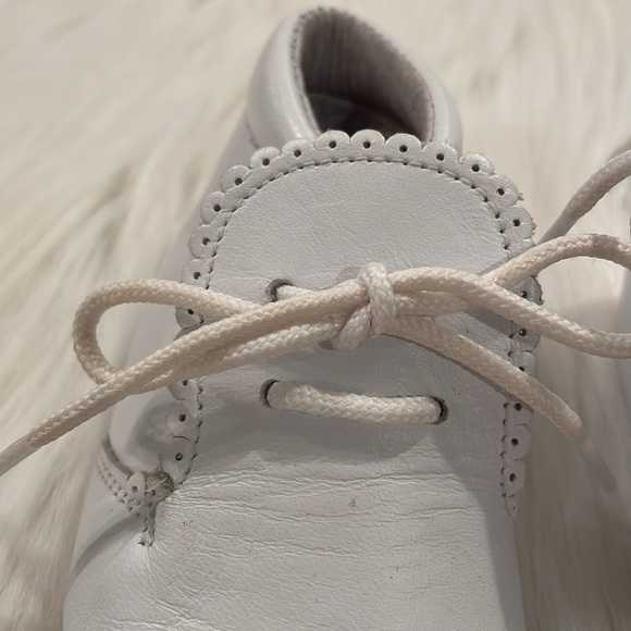 Carriage Boutique White Leather Soft Sole Baby Shoes - Picture 2 of 7